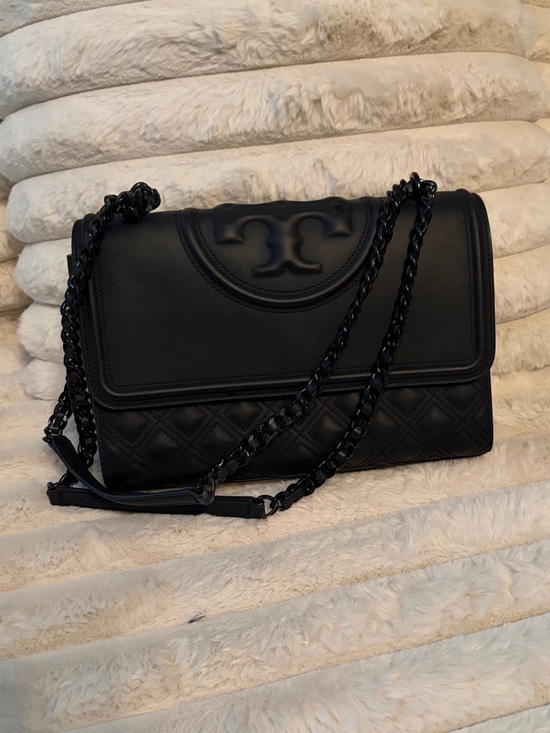 Tory Burch Handbags - Tory Burch Black Quilted Leather Chain Shoulder Bag